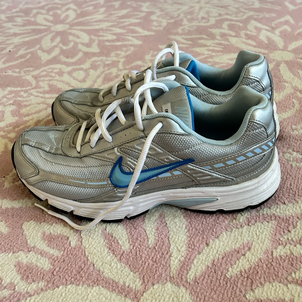 Nike tennis shoes